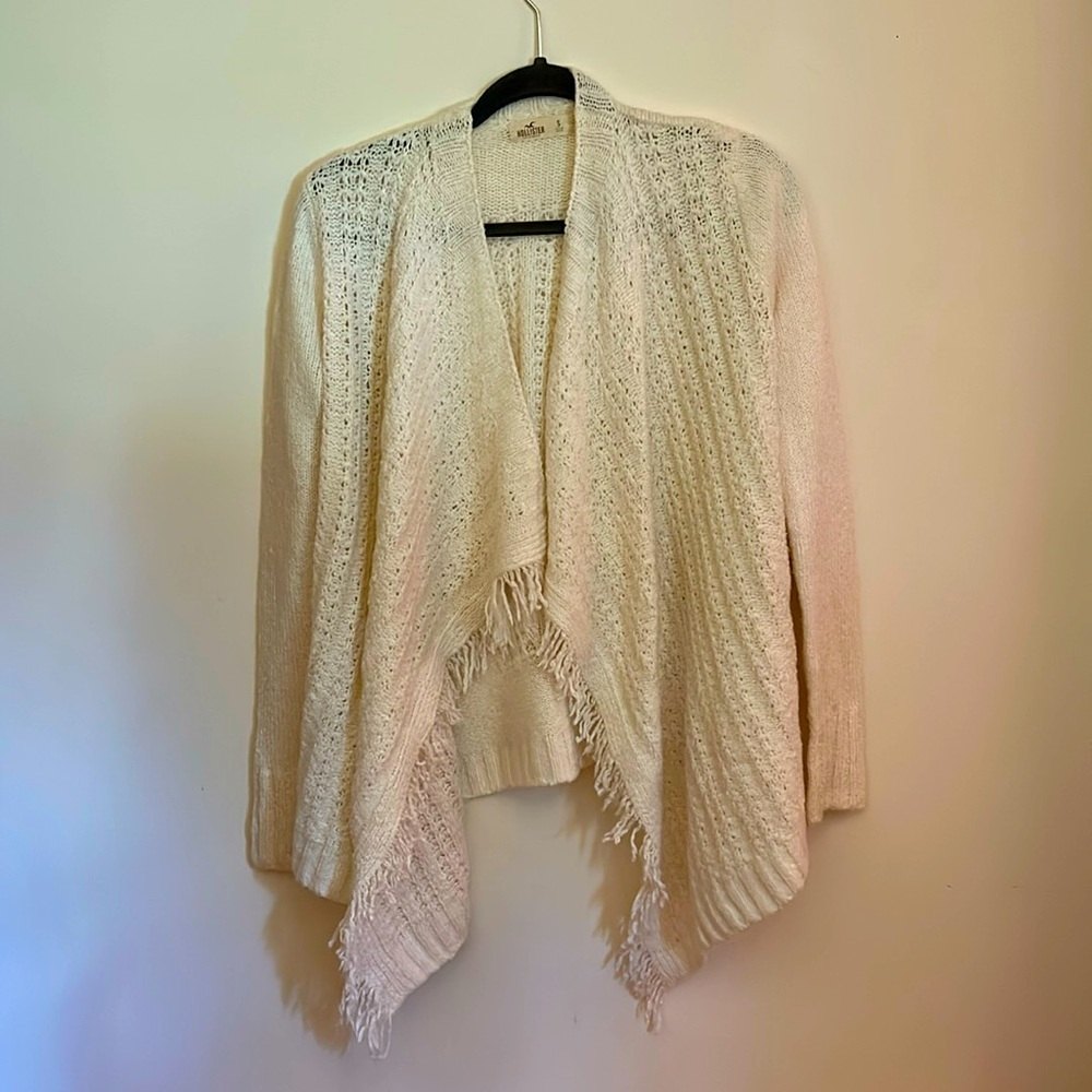 Hollister ivory sweater good for coverup at work